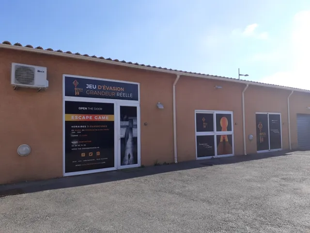 Open The Door Escape Game