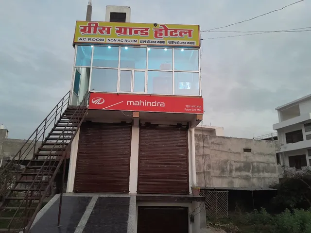 OYO Flagship Girish grand hotel