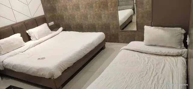 Super OYO Flagship Sada Shiv Guest House