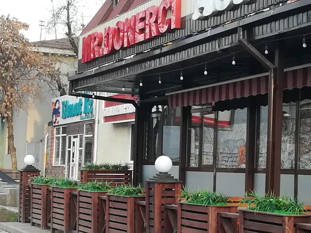 Кафе ASI, донерная Mr Donerci