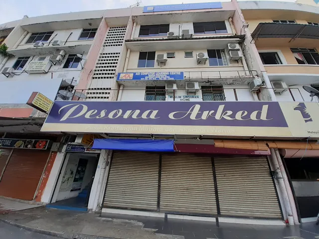 Iskandar Sinsuran Home