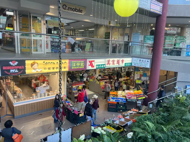 Asian City Asian Supermarket 萬佳超級市場