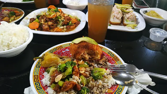 Suwuan comida china y sushi