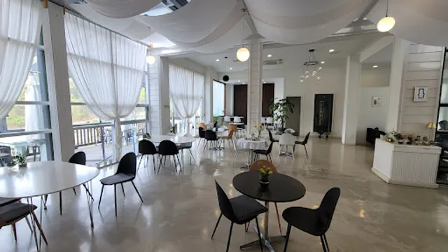 Lauded Pang Bakery Cafe (로더드팡 베이커리카페)