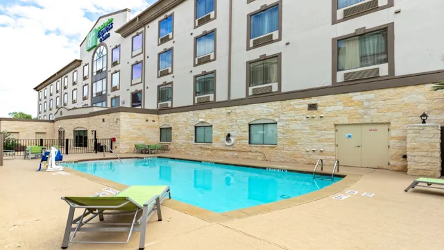 Holiday Inn Express & Suites Houston South - Pearland by IHG