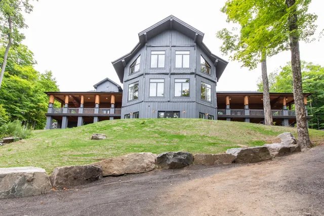 Muskoka Grand Luxury Lodge