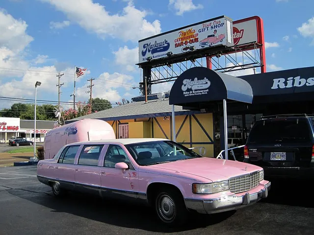 The EP Blvd Shop / Elvis Memorabilia And Souvenirs/ Inside Marlowe’s