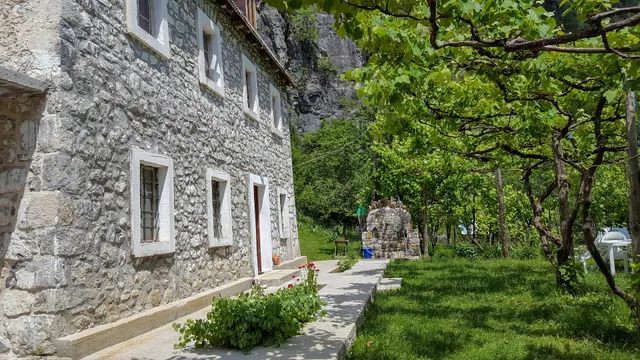 Guesthouse Gjin Thana