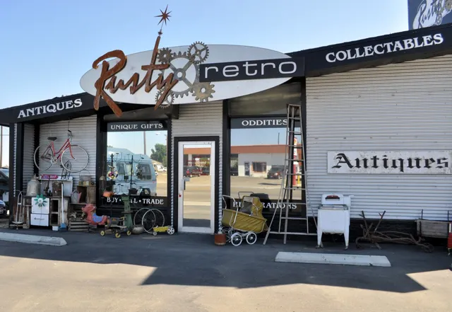 Rusty Retro Antiques & Oddities