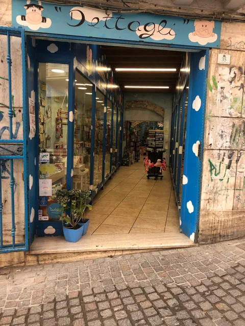 DETTAGLI DI ROBERTA FOLLESE