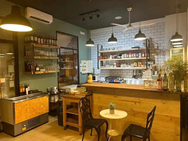 LA ESQUINITA COFFE DRINKS FOOD