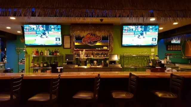 No Wake Bar and Grill