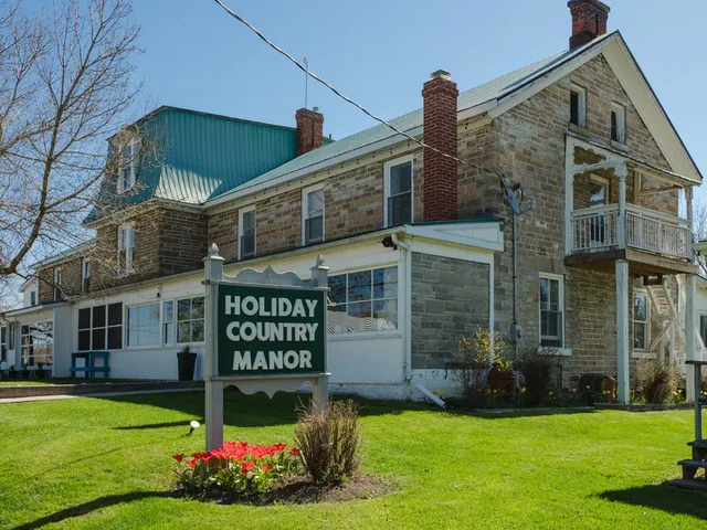 Holiday Country Manor