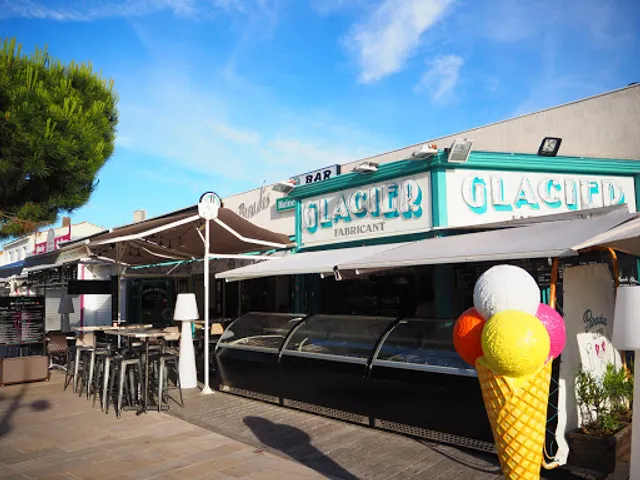 Le Paradis Glacier⎜Bar & Glacier