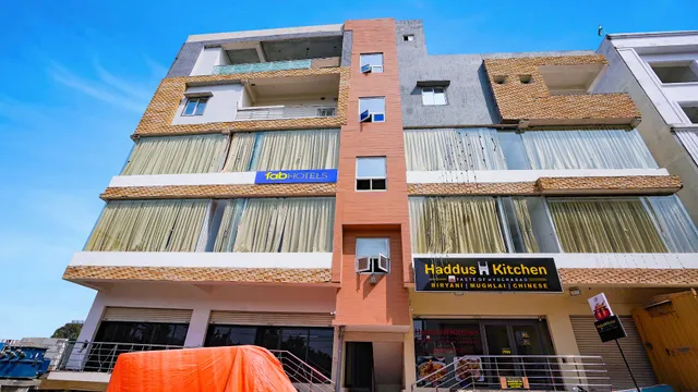 FabHotel Skycity - Hotel in Shaikpet