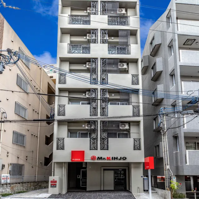 Mr.KINJO Miki24 in 牧志駅前