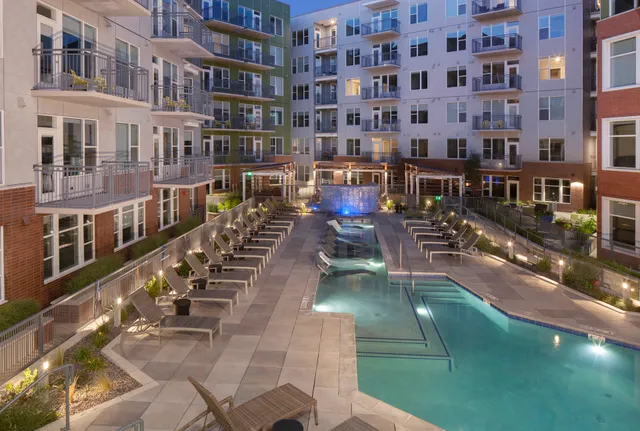 AMLI Riverfront Green