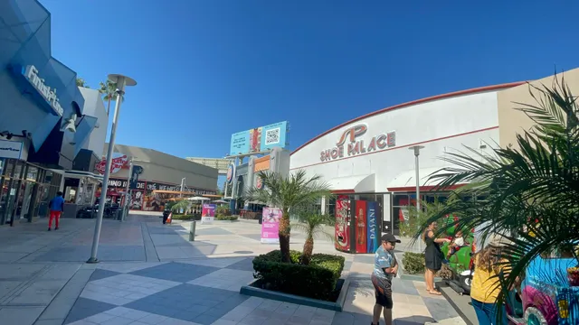 Nike Factory Store - Orange