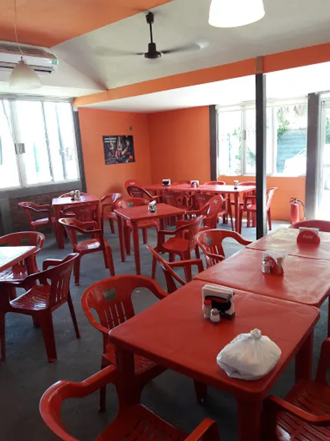 Los Molkajetes Antojitos