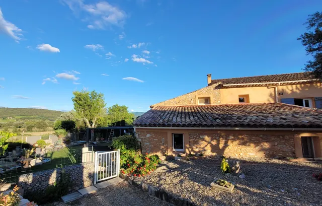 Gite Artemiss: location de vacances avec piscine proche Apt Luberon Provence Vaucluse