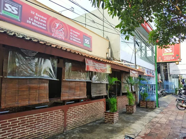 Waroeng Spesial Sambal "SS" Plengkung Gading