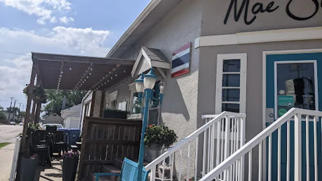 Mae Sunee Thai Cuisine