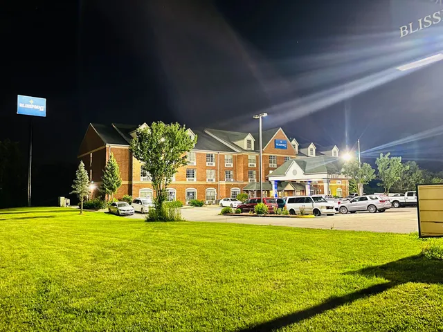 BlissPoint Inn & Suites Marion