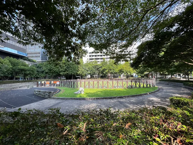 信義區信義廣場狗活動區