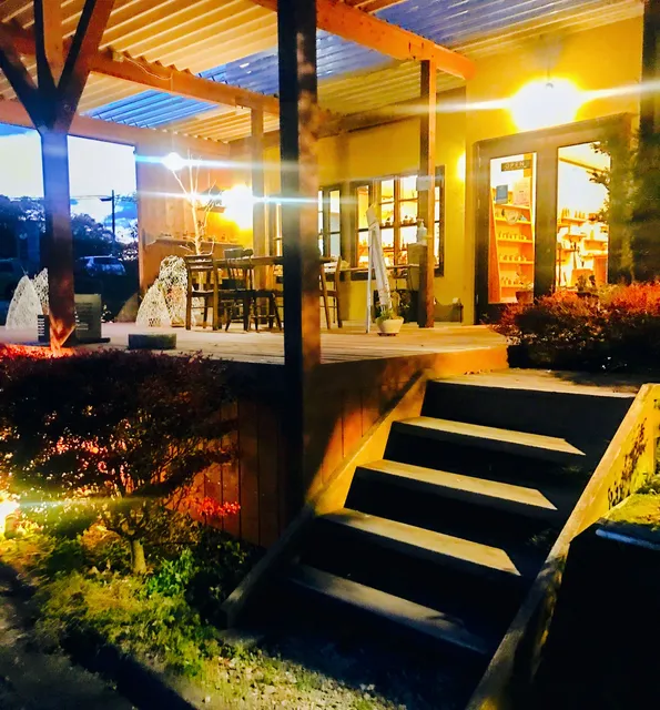 じざい 注文家具工房併設の服・雑貨・インテリアショップ