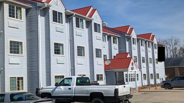 St Clair Inn & Suites