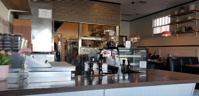 M'Dears Bakery & Bistro