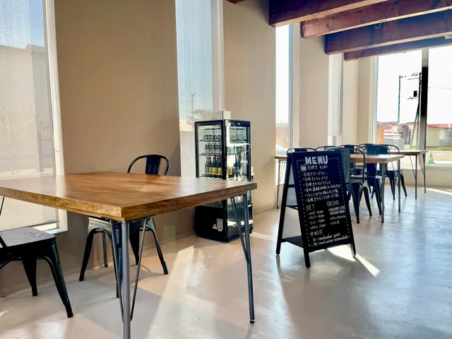 NEW HUMBER ｜ニューハンバー 【泊まれる飲食店】