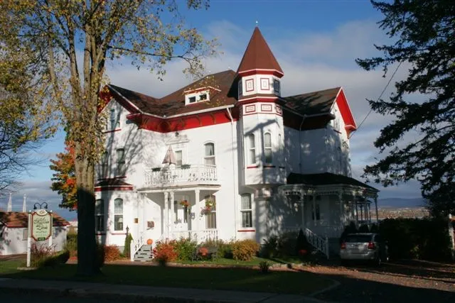 Au Manoir de Levis B&B