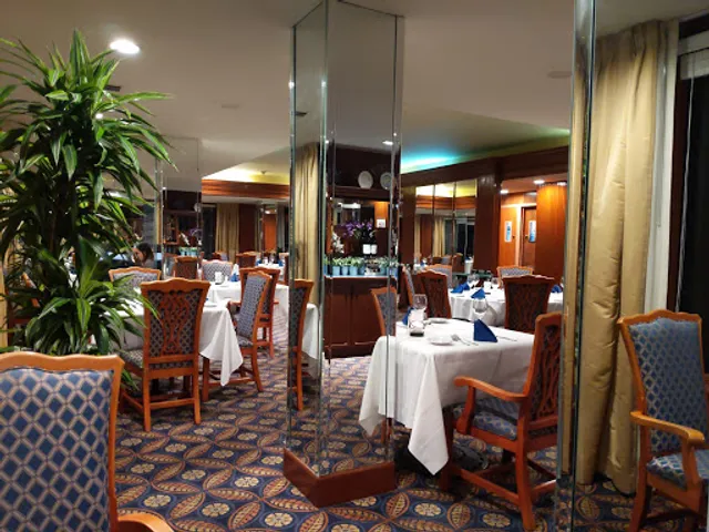 Vintners Bar & Grill