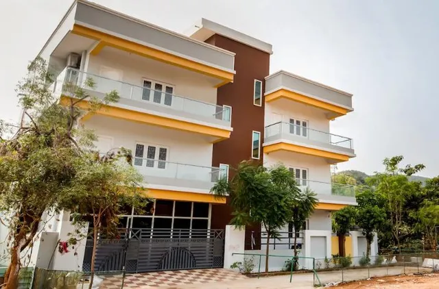 OYO Flagship 66623 Corniche Hotel Vizag