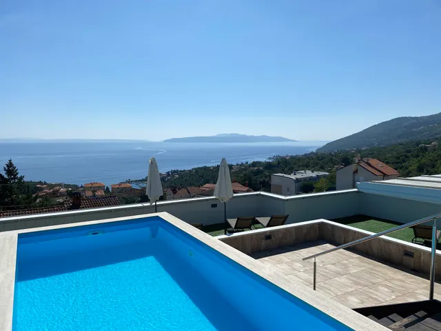 Apartment Mara and Lara with rooftop swimming pool Opatija
