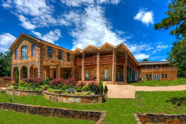 Mena Mountain Resort