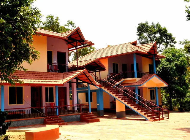 La Flora Adam Estate