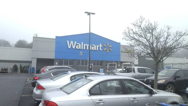 Walmart Plaza/Meal Area