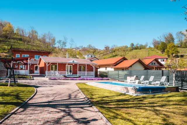 Charming Home by Feleacu