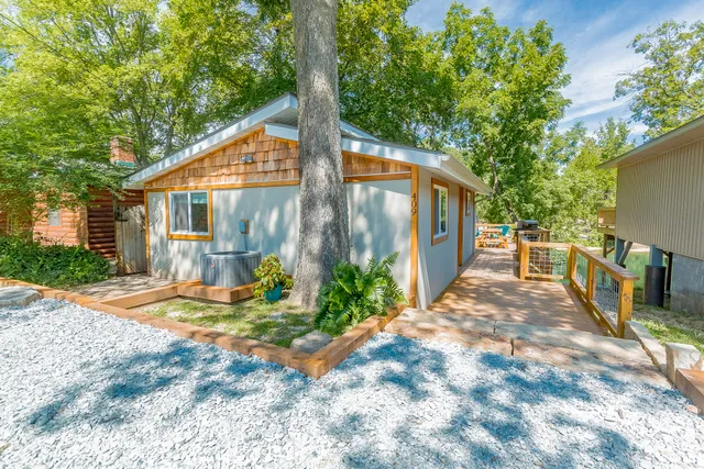 The Hideaways On The Elk River