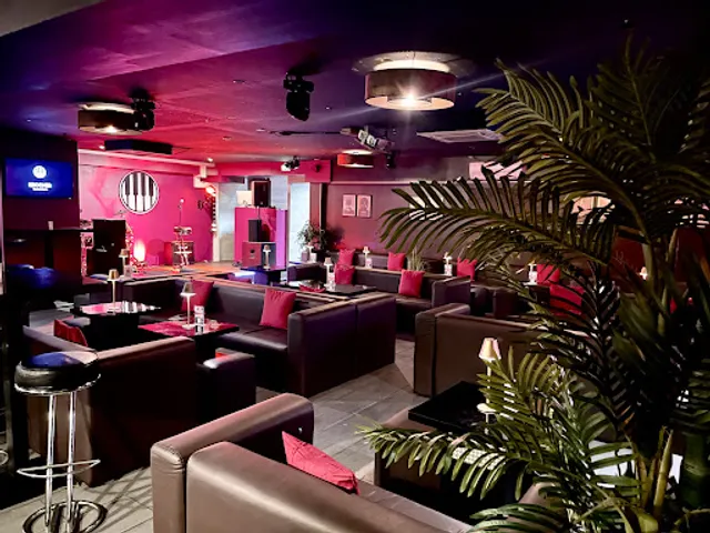 Krooner Live music Bar & karaoke box