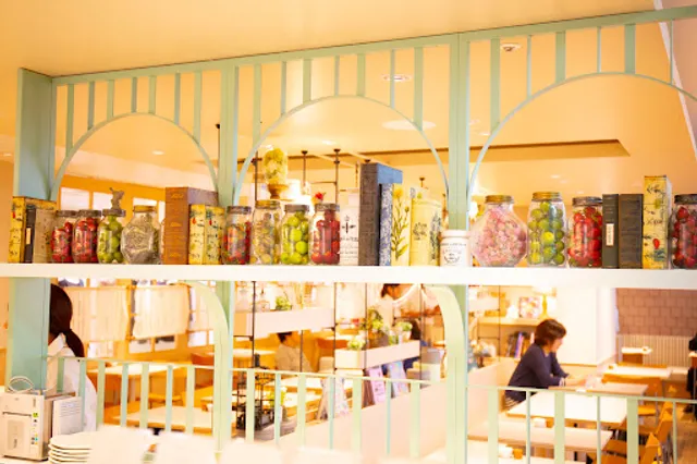 La Maison ensoleille table