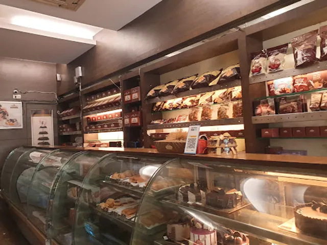 Ribbons and Balloons - The Cake Shop