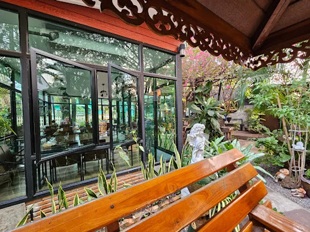 Udon Miang Pla Pao, Restaurant