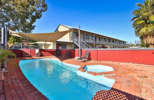 Wentworth Central Motor Inn