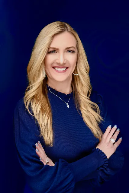 Cynthia Cartwright, REALTOR | CR Luxury Group | Simply Vegas