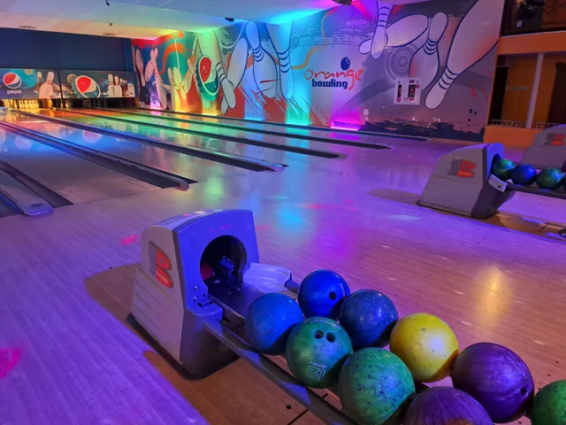 Leisure & Entertainment Center ORANGE BOWLING