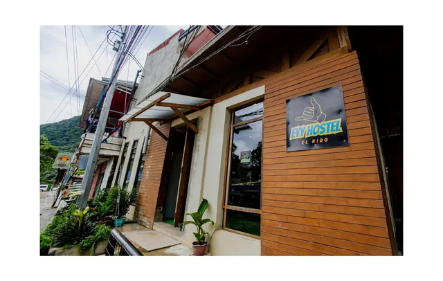 Corner Crib El Nido Hostel (Eyy Hostel)