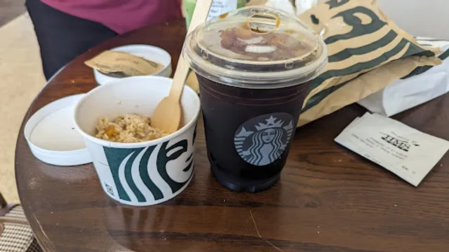 Starbucks (Gate G1, HNL)